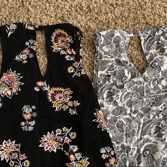 Set of 2 Floral Old Navy Tanks - Picture 4 of 4